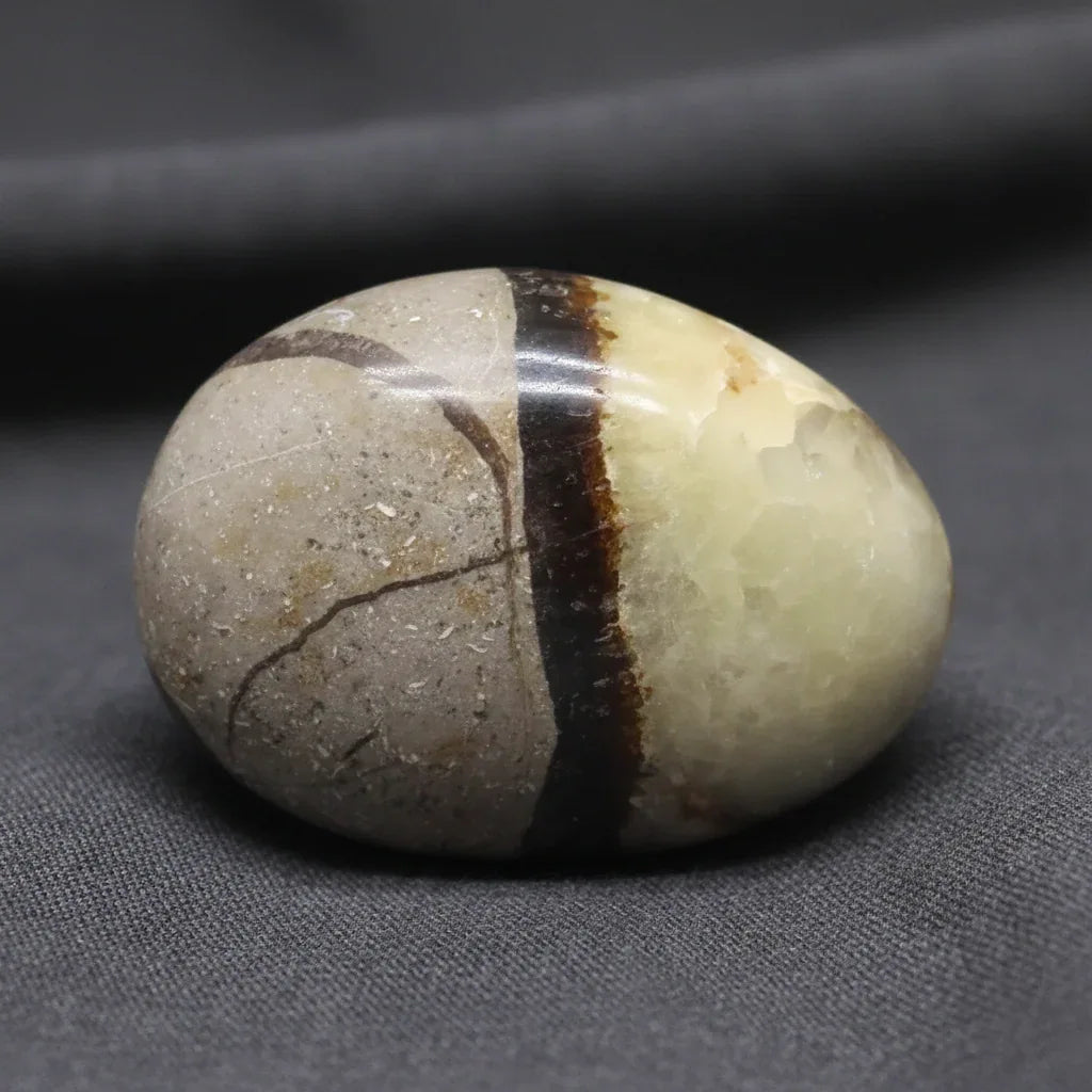 Galet poli en Septaria et Calcite jaune 40g (PRGFL325-8)