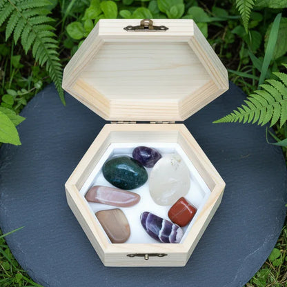 Kit 7 chakras pierres roulées dans une boite en bois