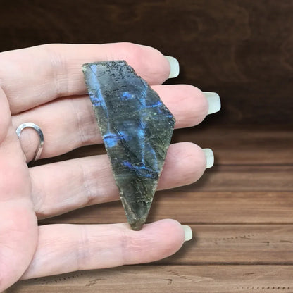 Labradorite 1 face polie et 1 face brute 30g (PRGFL575-11)