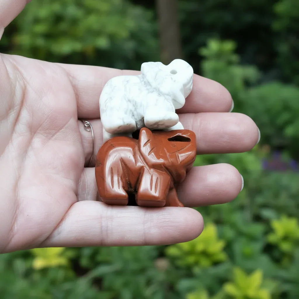 Lot de 4 éléphants en Quartz rose, Jaspe Rouge, Améthyste et Howlite (PRGFL346-70)