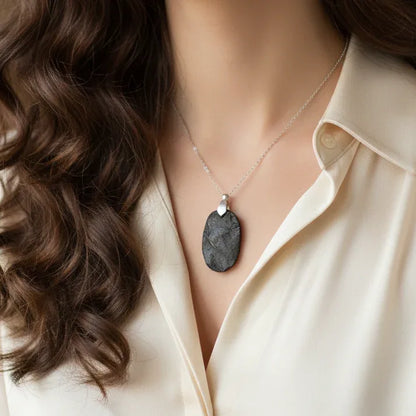 Pendentif en Pierre de Lave (Basalte) face brute (PE1473)