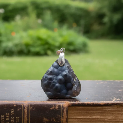 Pendentif en Calcédoine bleue brute (PE1750)