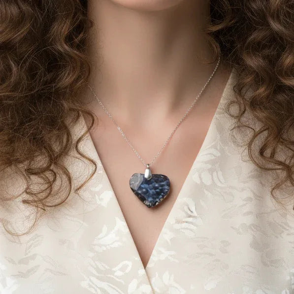 Pendentif cœur en Calcédoine bleue brute (PE1753)