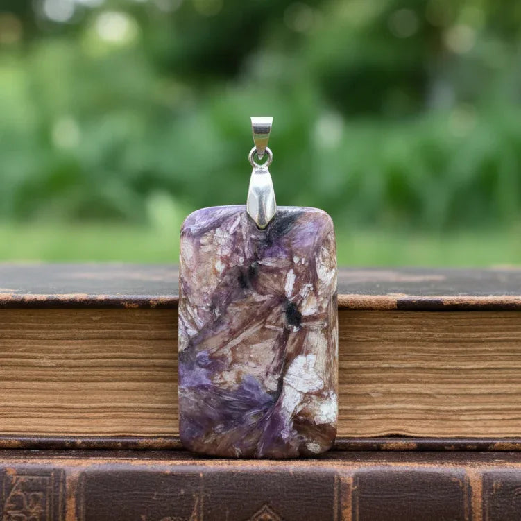 Pendentif en Charoïte et Tinaksite (PE1425-1)