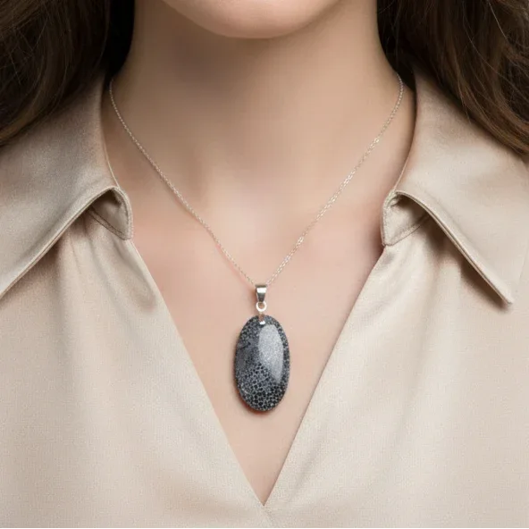 Pendentif en Corail noir fossilisé (PE2005)