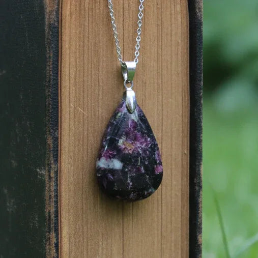 Pendentif en Eudialyte (PE1688)