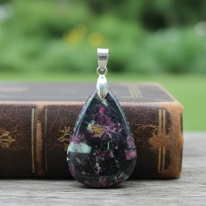 Pendentif en Eudialyte (PE1688)