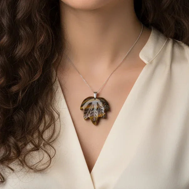 Pendentif feuille sculptée feuille Œil de Tigre (PE1219-2)