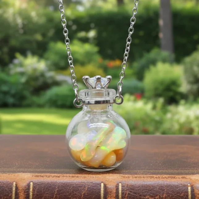 Pendentif bouteille en verre remplie d'Opale de Welo (PE1457-3)