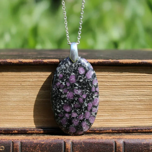 Pendentif en Rubis sur Biotite (PE1368-1)