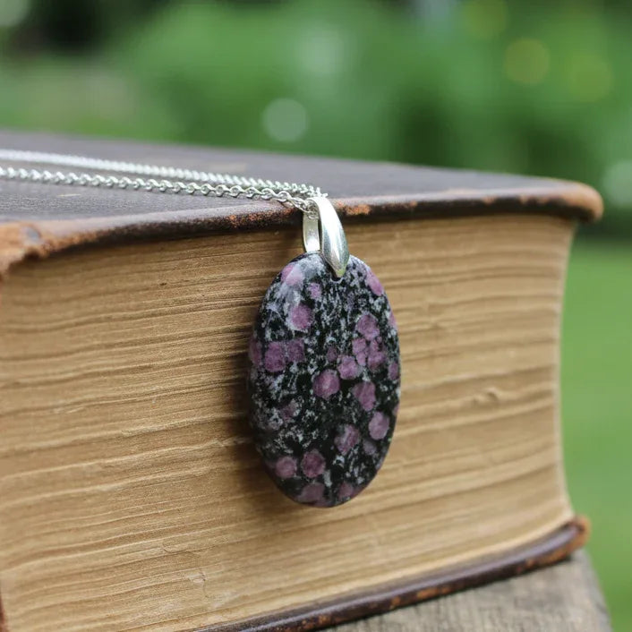 Pendentif en Rubis sur Biotite (PE1167)