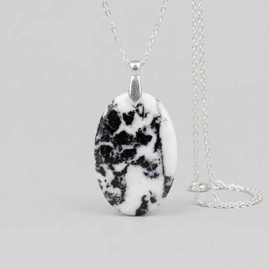 Pendentif en Albite et Tourmaline noire (PE1211)