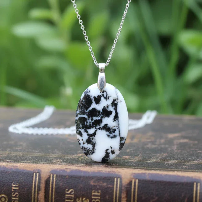 Pendentif en Albite et Tourmaline noire (PE1211)