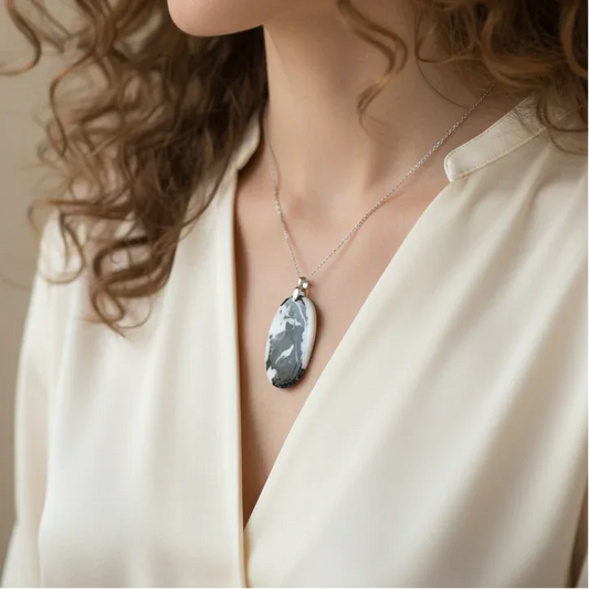 Pendentif en Albite et Tourmaline noire (PE775)