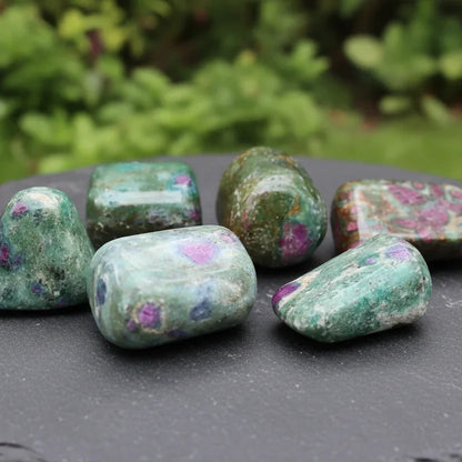 Rubis sur Fuchsite - Pierre roulée (PRGFL439)