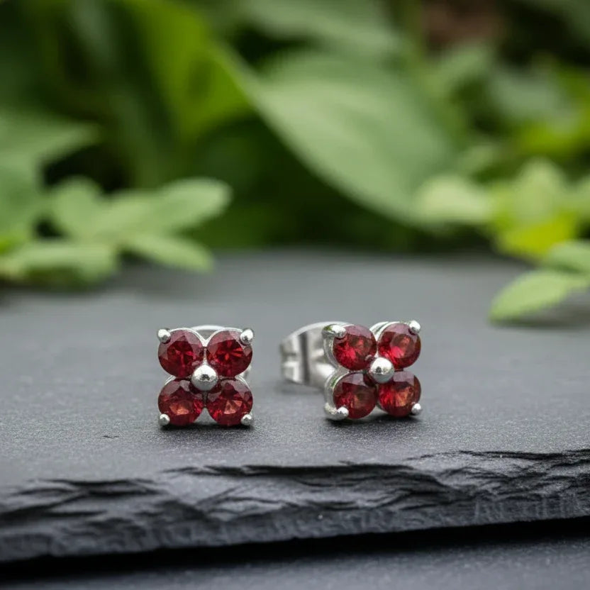 Puces d'oreilles en Grenat (BO195)