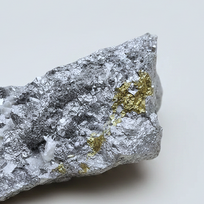 Skuttérudite, Calcite et Chalcopyrite brute 125g (MB189-2)