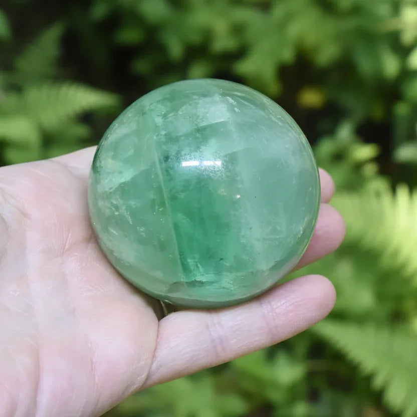 Sphère en Fluorite verte 365g (PRGFL168-2)
