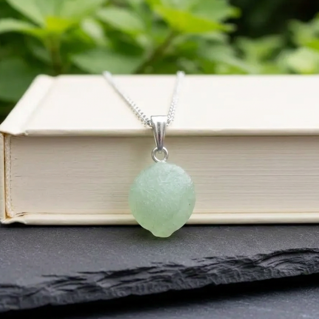Pendentif en Prehnite brute (PE2097 - 1)
