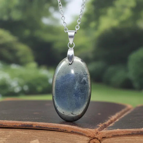 Pendentif en Schiste et Chalcopyrite (PE1729)