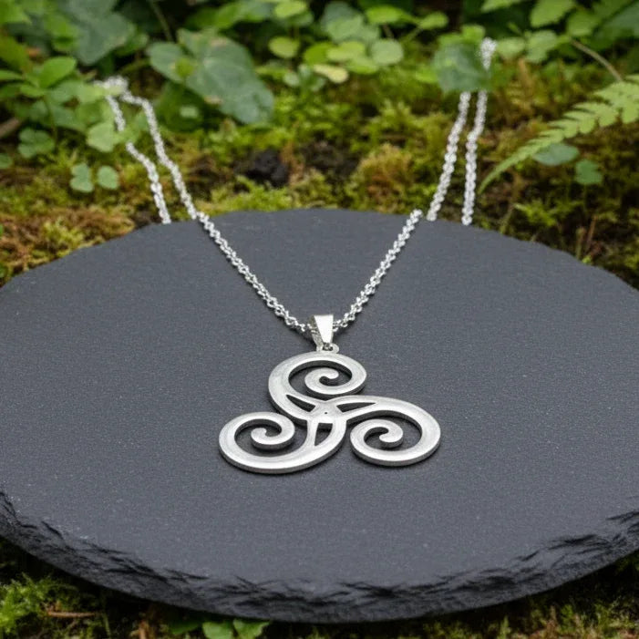 Pendentif Triskèle en acier inoxydable - ENAE Minéraux