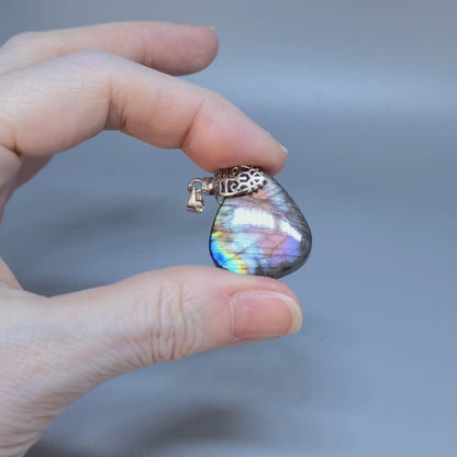 Pendentif en Labradorite multicolore (PE2150)